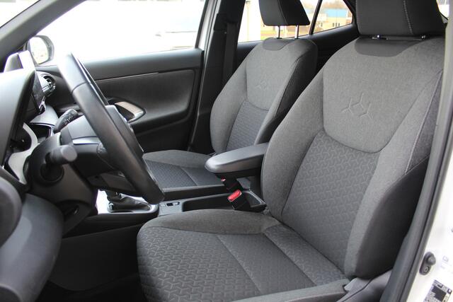 Toyota YARIS Cross 1.5 Hybrid First Edition Plus | Rijklaar | Stoel-/stuurverw. | Navi | Apple/Android | LED | Keyless | Parkeersens. v+a | Dealer onderhouden