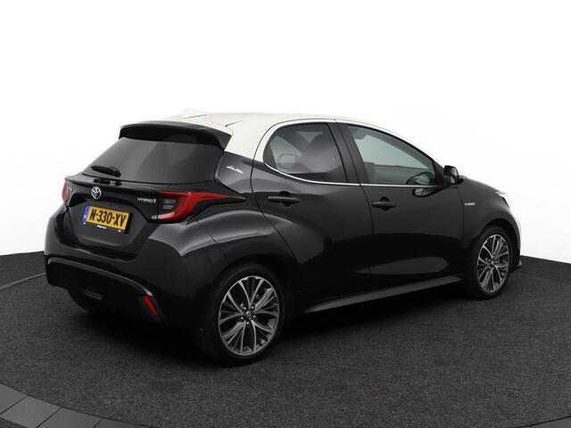 Toyota YARIS 1.5 Hybrid Executive | Two-tone | Stoelverwarming | 17 Inch lichtmetaal | Privacy glass |