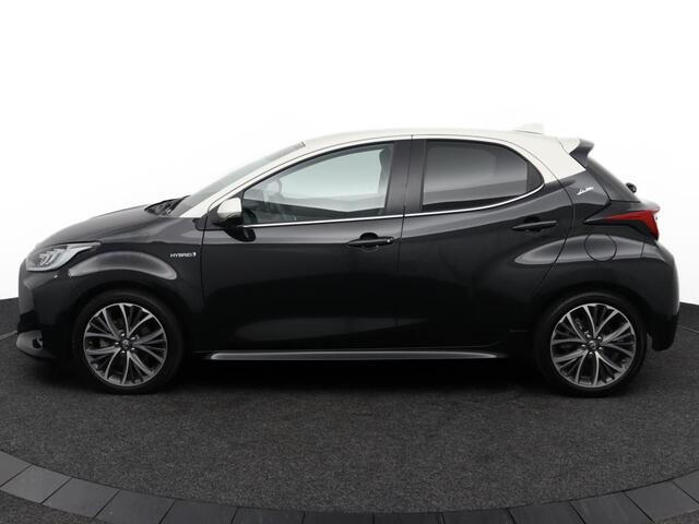 Toyota YARIS 1.5 Hybrid Executive | Two-tone | Stoelverwarming | 17 Inch lichtmetaal | Privacy glass |