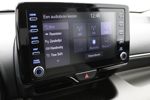 Toyota YARIS 1.5 Hybrid Executive | Two-tone | Stoelverwarming | 17 Inch lichtmetaal | Privacy glass |