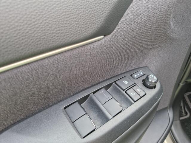 Toyota YARIS Cross 1.5 Hybrid Business Head up display, elektrische achterklep , All-in Rijklaarprijs