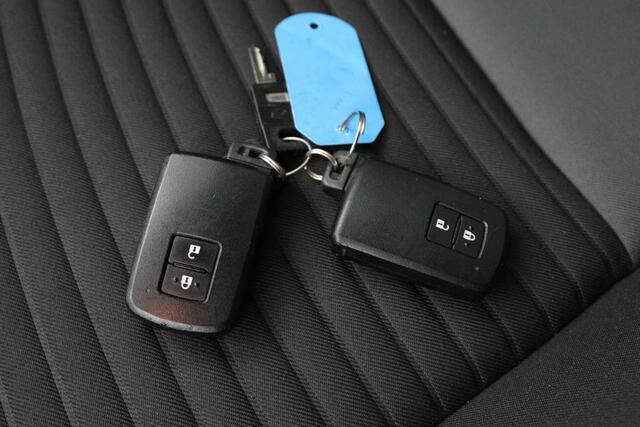 Toyota YARIS 1.5 Hybrid | Trekhaak | Climate control | Parkeercamera | Navigatie |
