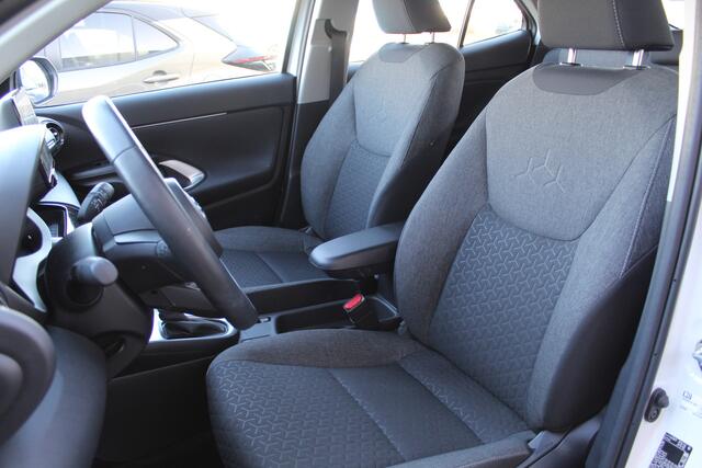 Toyota YARIS Cross 1.5 Hybrid Dynamic Special | Rijklaar | Parelmoer | Head Up | El. achterklep | Stoel-/stuurverw. | LED | Apple/Android | Navi | Keyless