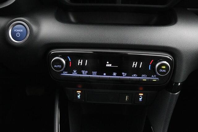 Toyota YARIS 1.5 Hybrid Two-tone | Keyless | Half lederen sportstoelen | Stoelverwarming |