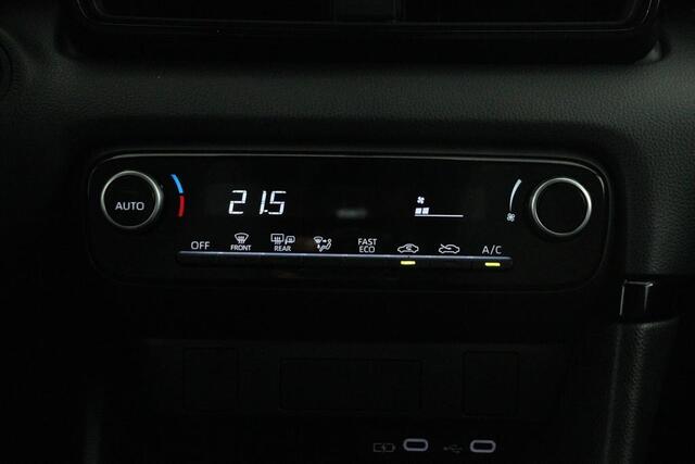 Toyota YARIS 1.5 Hybrid 115 First Edition | Apple Carplay/Android Auto | Parkeercamera | Adaptieve Cruise-Control |