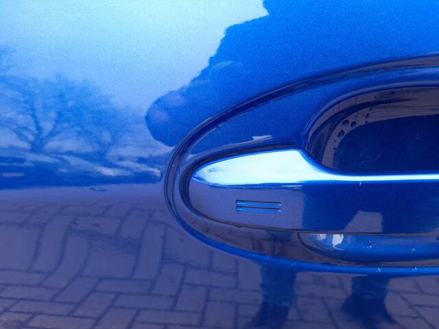 Toyota YARIS 1.5 Hybrid Bi-Tone Plus | Clima | Cruise | Navigatie | Keyless | LM Velgen | Camera | RIJKLAARPRIJS INCL 12 MAANDEN GARANTIE EN BEURT