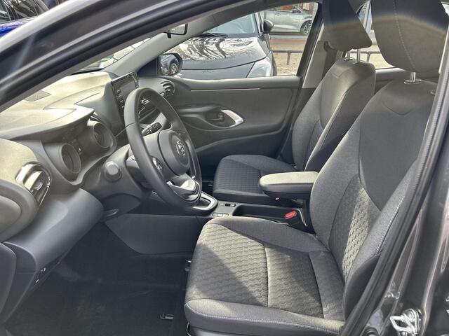 Toyota YARIS 1.5 Hybrid Dynamic | 06-10141018 Voor meer informatie