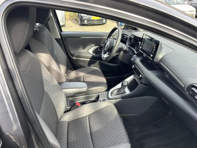 Toyota YARIS 1.5 Hybrid Dynamic | 06-10141018 Voor meer informatie