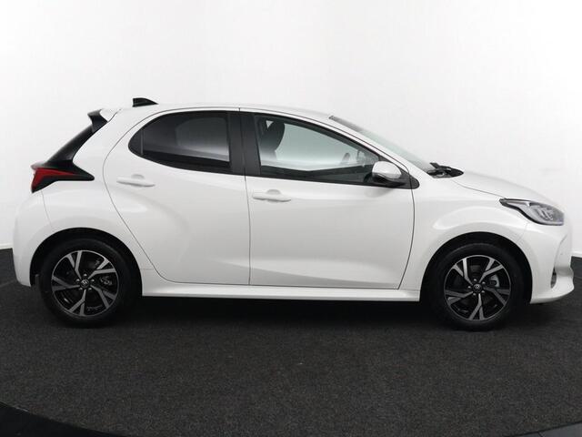 Toyota YARIS 1.5 Hybrid 115 Dynamic | Parkeersensoren Rondom | Stoel en Stuurverwarming | Dodehoek Detectie | Keyless Entry | Nieuwe Auto |