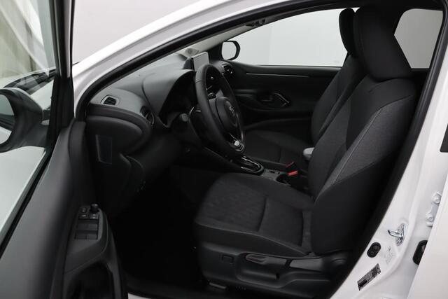 Toyota YARIS 1.5 Hybrid 115 Dynamic | Parkeersensoren Rondom | Stoel en Stuurverwarming | Dodehoek Detectie | Keyless Entry | Nieuwe Auto |