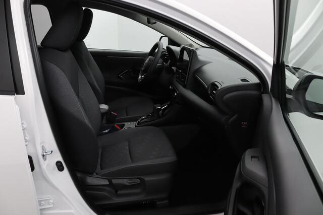 Toyota YARIS 1.5 Hybrid 115 Dynamic | Parkeersensoren Rondom | Stoel en Stuurverwarming | Dodehoek Detectie | Keyless Entry | Nieuwe Auto |