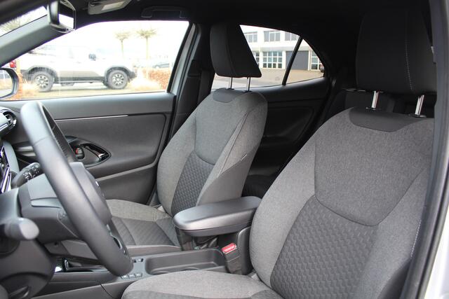 Toyota YARIS Cross 1.5 Hybrid 115 First Edition Plus | Rijklaar | Navi | Stoel-/stuurverw. | Apple/Android | LED | Keyless | Camera