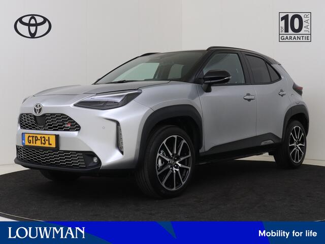 Toyota YARIS Cross 1.5 Hybrid 130 GR Sport *demo | Navigatie | Camera | Parkeersensoren | LM velgen | Draadloos telefoonladen | Panoramadak | Half leder | Stoelverwarming |