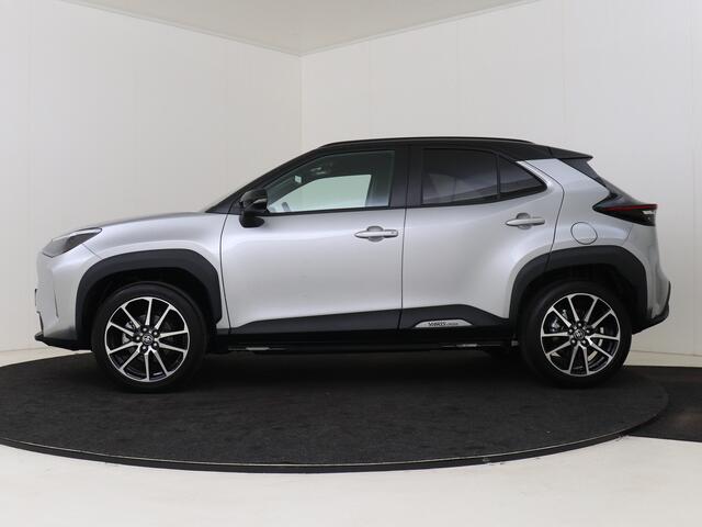 Toyota YARIS Cross 1.5 Hybrid 130 GR Sport *demo | Navigatie | Camera | Parkeersensoren | LM velgen | Draadloos telefoonladen | Panoramadak | Half leder | Stoelverwarming |
