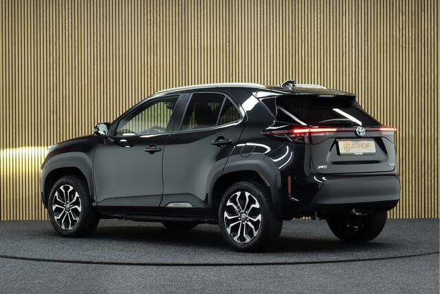 Toyota YARIS Cross 1.5 Hybrid Style | Glazen Panoramadak | Navigatie | Elek. Achterklep | Head-up Display | Adaptive-cruise | Camera