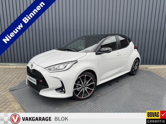 Toyota YARIS 1.5 Hybrid 130 GR Sport / Bi tone | BSM | PDC V+A | GR Grijs | Rijklaar!!