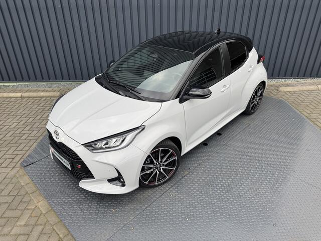 Toyota YARIS 1.5 Hybrid 130 GR Sport / Bi tone | BSM | PDC V+A | GR Grijs | Rijklaar!!