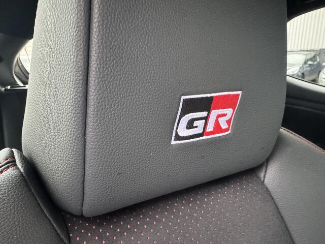 Toyota YARIS 1.5 Hybrid 130 GR Sport / Bi tone | BSM | PDC V+A | GR Grijs | Rijklaar!!