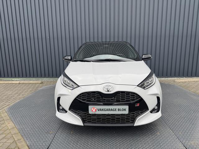 Toyota YARIS 1.5 Hybrid 130 GR Sport / Bi tone | BSM | PDC V+A | GR Grijs | Rijklaar!!