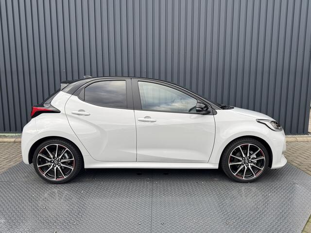 Toyota YARIS 1.5 Hybrid 130 GR Sport / Bi tone | BSM | PDC V+A | GR Grijs | Rijklaar!!