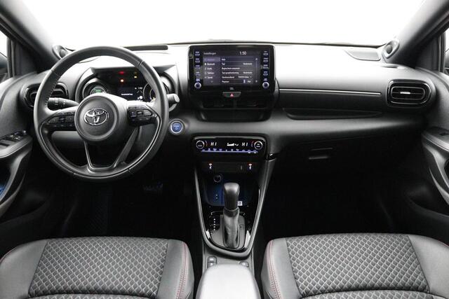 Toyota YARIS 1.5 Hybrid Launch Edition | Bi-tone | Headup display | Stoelverwarming | Parkeersensoren |