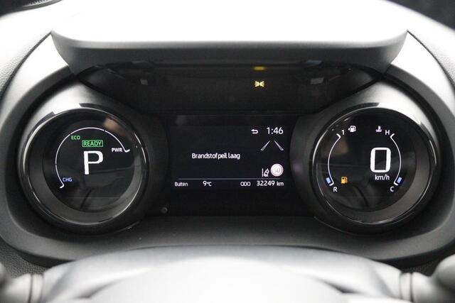 Toyota YARIS 1.5 Hybrid Launch Edition | Bi-tone | Headup display | Stoelverwarming | Parkeersensoren |
