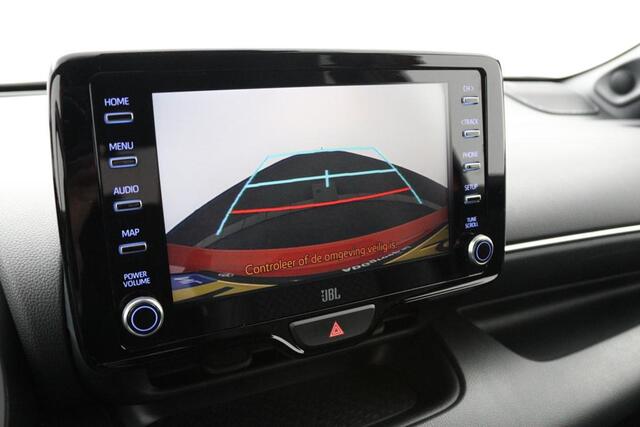 Toyota YARIS 1.5 Hybrid Launch Edition | Bi-tone | Headup display | Stoelverwarming | Parkeersensoren |
