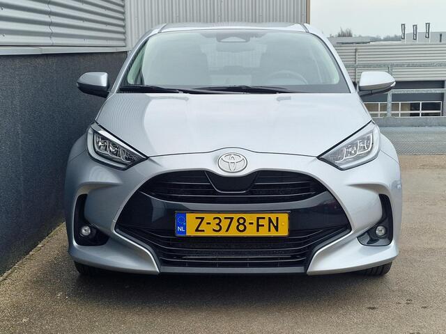 Toyota YARIS 1.5 Hybrid 115 First Edition Navigatie, Smart Key, Achteruitrijcamera, Privacy glass, LMV, Adaptieve cruise control, Climate control, BTW-Auto