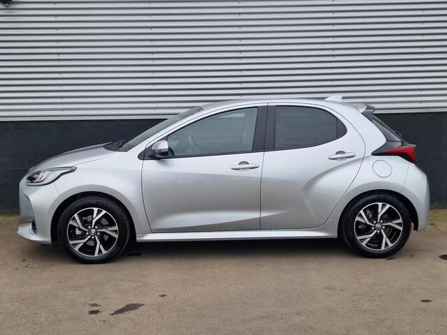 Toyota YARIS 1.5 Hybrid 115 First Edition Navigatie, Smart Key, Achteruitrijcamera, Privacy glass, LMV, Adaptieve cruise control, Climate control, BTW-Auto