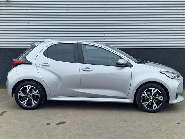Toyota YARIS 1.5 Hybrid 115 First Edition Navigatie, Smart Key, Achteruitrijcamera, Privacy glass, LMV, Adaptieve cruise control, Climate control, BTW-Auto