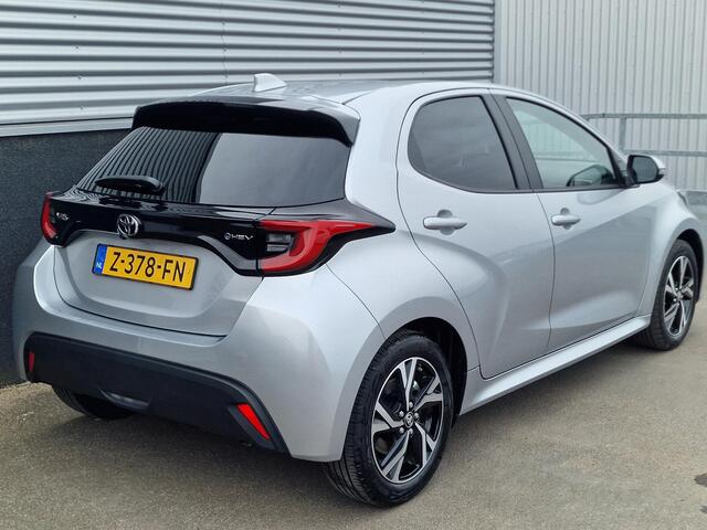 Toyota YARIS 1.5 Hybrid 115 First Edition Navigatie, Smart Key, Achteruitrijcamera, Privacy glass, LMV, Adaptieve cruise control, Climate control, BTW-Auto