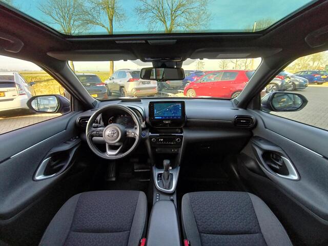 Toyota YARIS Cross 1.5 Hybrid Style | Stoel + stuurverw. | Pano | HUD | Elektr. achterklep | Navi | Clima | Cruise