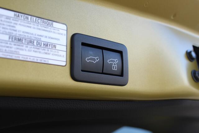 Toyota YARIS Cross 1.5 Hybrid Dynamic Plus | Rijklaar | Panoramadak | Head Up | Keyless | Apple/Android | Stoel-/stuurverwarming