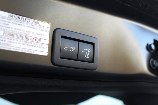 Toyota YARIS Cross 1.5 Hybrid Dynamic Limited | Rijklaar | Elek achterklep | Stoel/Stuur-verwarming | Apple/Android | Navi | HUD