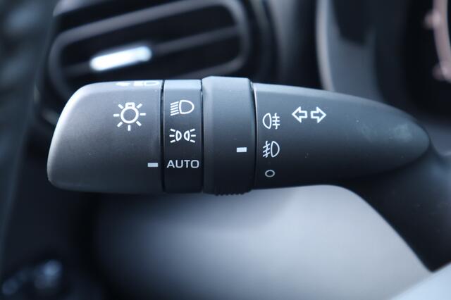 Toyota YARIS 1.5 Hybrid 115 First Edition + Comfort Pack