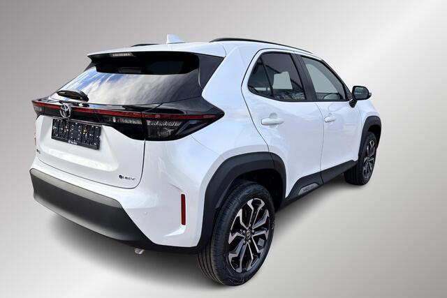 Toyota YARIS Cross 1.5 Hybrid 115 First Edition Apple Carplay Android Auto, Dodehoekdetectie,Parkeersensoren, Stuur en Stoelverwarming