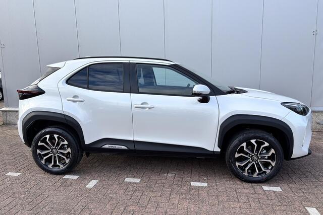 Toyota YARIS Cross 1.5 Hybrid 115 First Edition Apple Carplay Android Auto, Dodehoekdetectie,Parkeersensoren, Stuur en Stoelverwarming