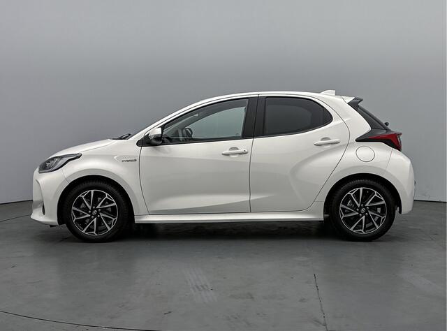 Toyota YARIS 1.5 Hybrid Dynamic Limited | Navigatie | Camera | Trekhaak | LM velgen | Dodehoek Ass. | Climate Control | Cruise Control Adaptief |