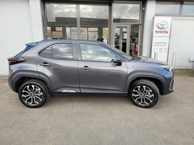 Toyota YARIS Cross 1.5 Hybrid Executive Limited 130 pk | Lmv 17inch | Camera | Climatectr | Adaptive cruise | Privacy glass | Stoelverwarming | Armsteun etc. |