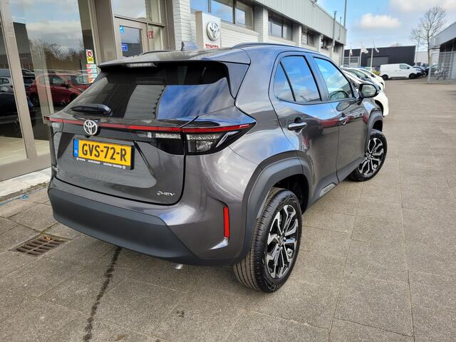 Toyota YARIS Cross 1.5 Hybrid Executive Limited 130 pk | Lmv 17inch | Camera | Climatectr | Adaptive cruise | Privacy glass | Stoelverwarming | Armsteun etc. |