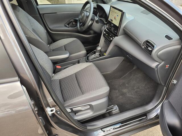 Toyota YARIS Cross 1.5 Hybrid Executive Limited 130 pk | Lmv 17inch | Camera | Climatectr | Adaptive cruise | Privacy glass | Stoelverwarming | Armsteun etc. |