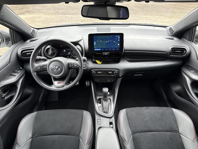 Toyota YARIS 1.5 Hybrid GR Sport **STOELVERWARMING/DODEHOEK DETECTIE/ KEYLESS**