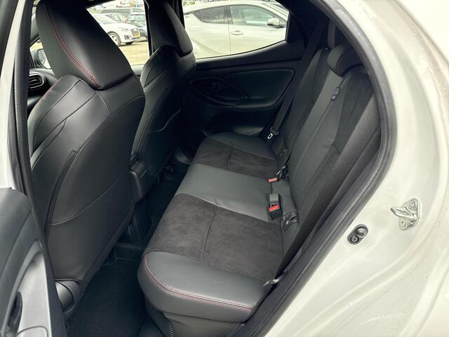 Toyota YARIS 1.5 Hybrid GR Sport **STOELVERWARMING/DODEHOEK DETECTIE/ KEYLESS**