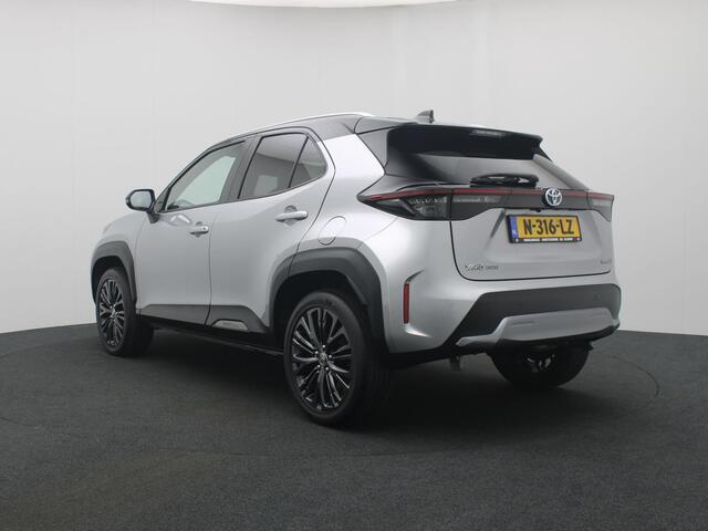 Toyota YARIS Cross 1.5 Hybrid Adventure automaat | CarPlay | Navigatie | Parkeersensoren | Achteruitrijcamera | Stoelverwarming | LED verlichting | Elektrische kofferklep
