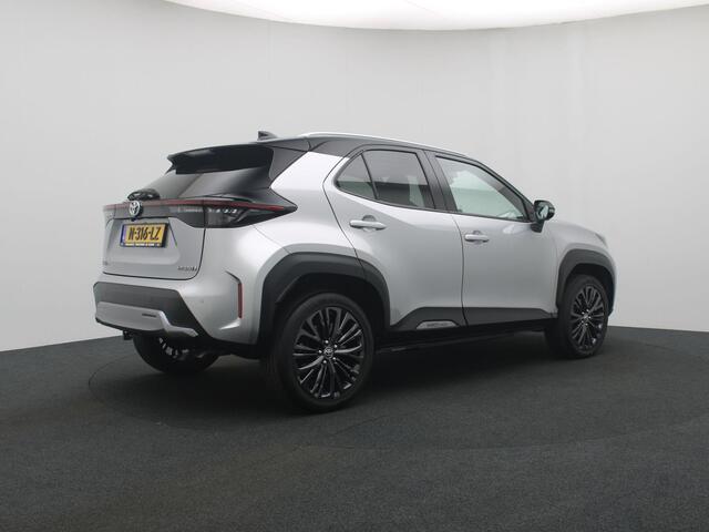 Toyota YARIS Cross 1.5 Hybrid Adventure automaat | CarPlay | Navigatie | Parkeersensoren | Achteruitrijcamera | Stoelverwarming | LED verlichting | Elektrische kofferklep