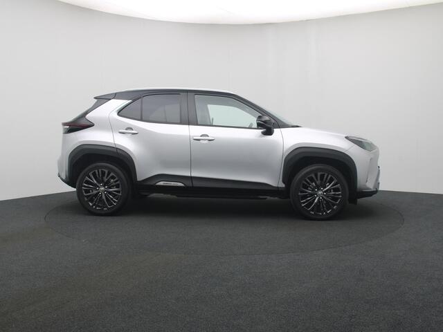 Toyota YARIS Cross 1.5 Hybrid Adventure automaat | CarPlay | Navigatie | Parkeersensoren | Achteruitrijcamera | Stoelverwarming | LED verlichting | Elektrische kofferklep