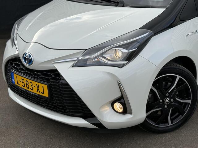 Toyota YARIS 1.5 Hybrid Bi-Tone | Achteruitrij camera | Cruise control | Bluetooth telefoonvoorbereiding | Buitenspiegels elektrisch verstelbaar | Bots herkenning en activatie | Electronic climate controle |
