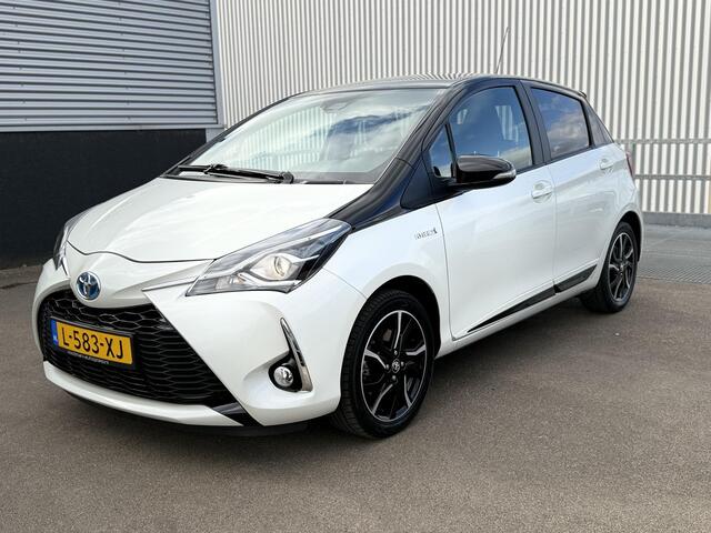 Toyota YARIS 1.5 Hybrid Bi-Tone | Achteruitrij camera | Cruise control | Bluetooth telefoonvoorbereiding | Buitenspiegels elektrisch verstelbaar | Bots herkenning en activatie | Electronic climate controle |