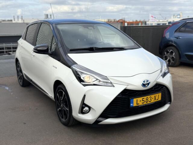 Toyota YARIS 1.5 Hybrid Bi-Tone | Achteruitrij camera | Cruise control | Bluetooth telefoonvoorbereiding | Buitenspiegels elektrisch verstelbaar | Bots herkenning en activatie | Electronic climate controle |
