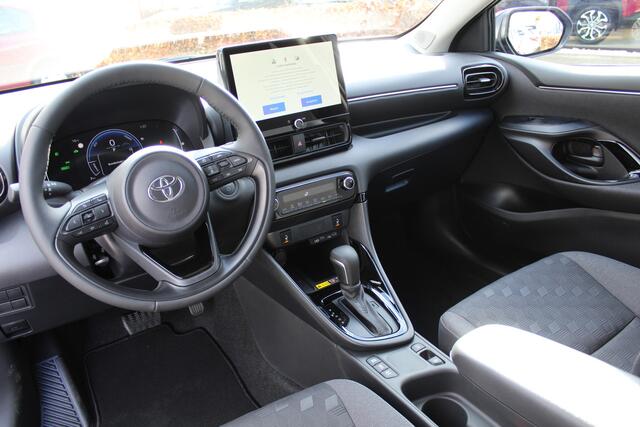Toyota YARIS 1.5 Hybrid 115 Dynamic | Rijklaar | Nieuw uit vooraad | Comfort pakket| BSM | Apple/Android | Stoel-Stuur/verwarming